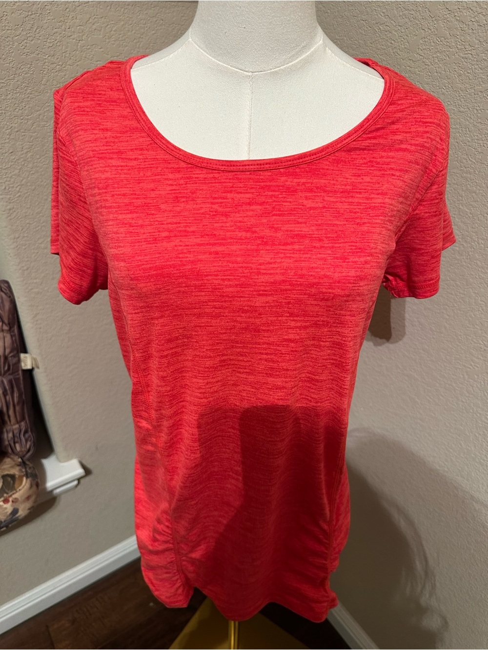 GAIAM Coral-Red Short Sleeve Scoop Neck Tee large